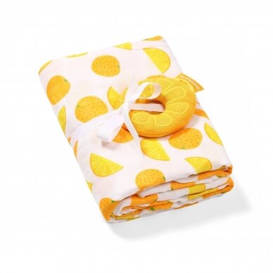 Bamboo muslin swaddle + rattle 536/03